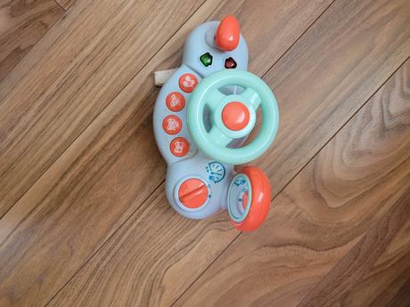 Hrací volant na kočík, 