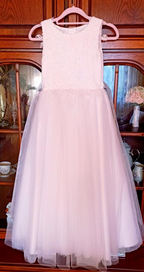 Šaty na sväté prijímanie, 146