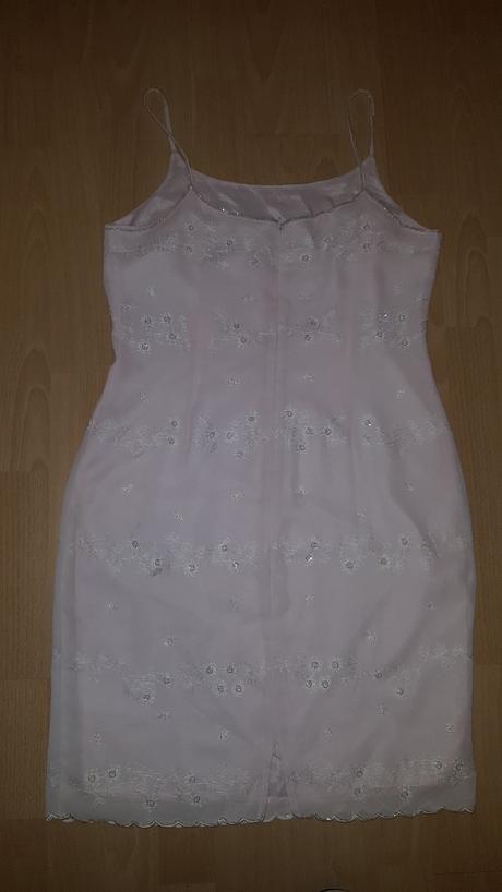 Krásne šaty s korálikmi a štólou, 38