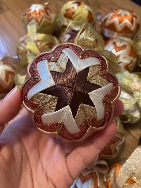 Patchwork vianočné gule 21ks,