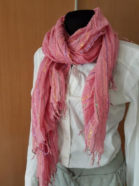 Ružový šatkovy šal na jeseň, l