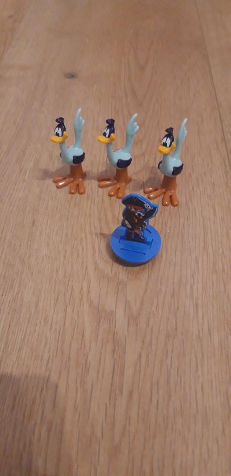 Figúrky z vajíčok, jogurtov a lízatiek, 