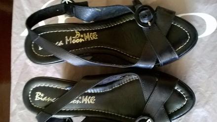 Cierne kozene sandalky, 38