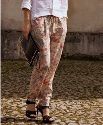 Kvietkavé nohavice zn. zara, zara,xs