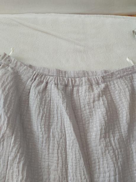 Spoločenský kostým, 42