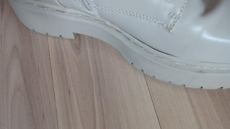 Bledé krémové workery, 36