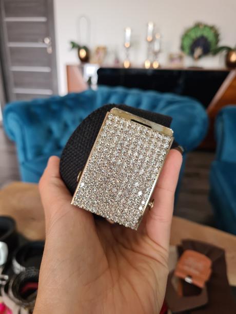 Opasok s kamienkami,