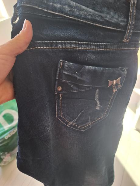 Krásne tmavomodré rifle, l