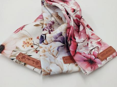 Čelenka z rebrovaného úpletu,