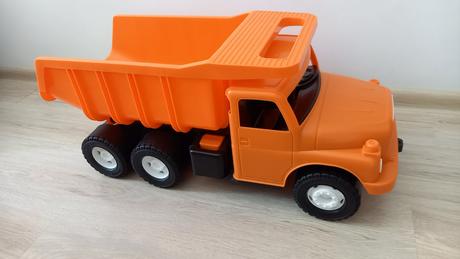 Tatra velka oranzova,