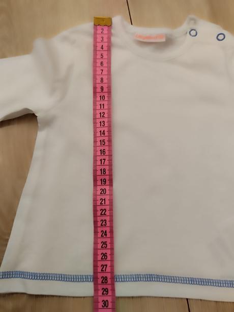 Nádherné tričko, 62