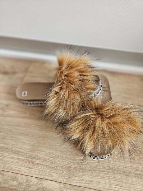 Nadherne slapky s kozusinkou.nove, 38 / 39