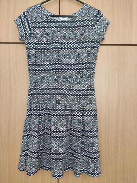 Vzorované farebné šaty, 36