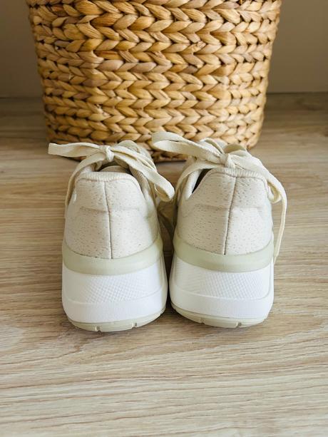 Perfektné tenisky značky oysho, pc 56 eur, 38