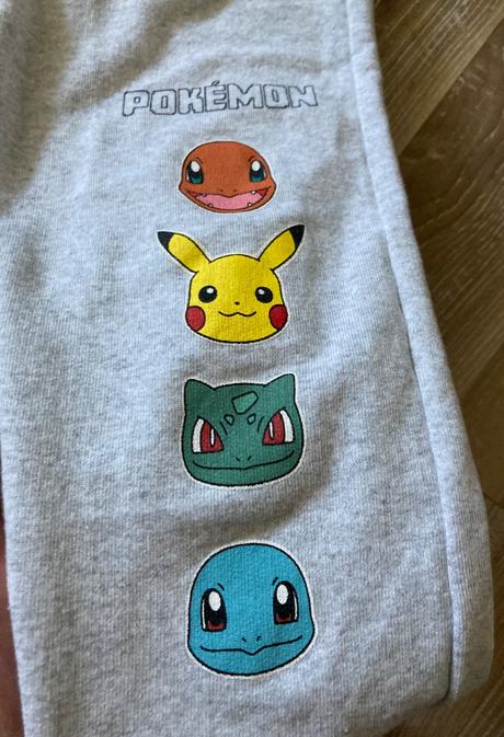 Pekné pokémon tepláčiky, sinsay,128