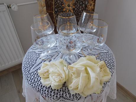 Retro napoleonky so zlatým lémom a erbom top stav, 