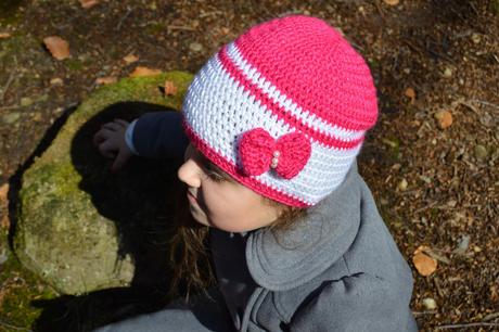 Háčkovaná čiapočka s kvetom, <50 - 158