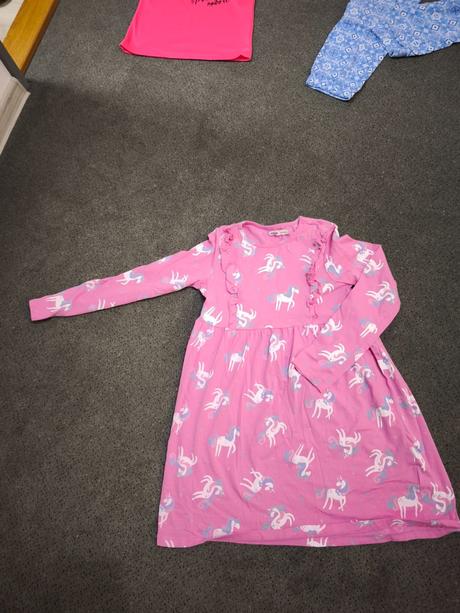 Šaty s dlhým rukávom, 134