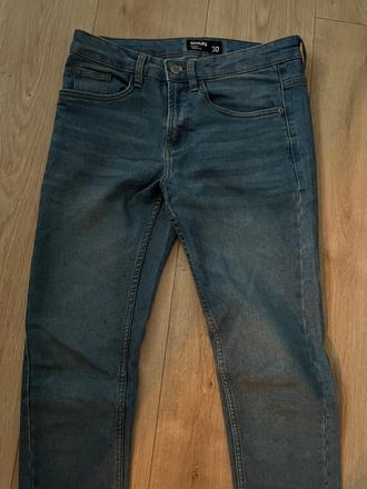 Chlapčenské rifle, sinsay,30