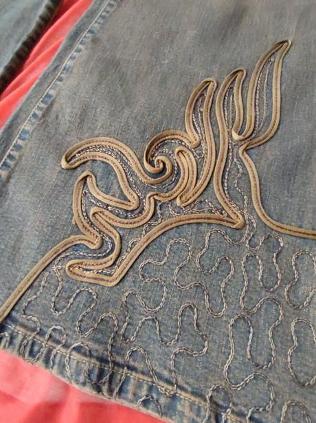 Hrdzavo-škoricové džínsy, 40