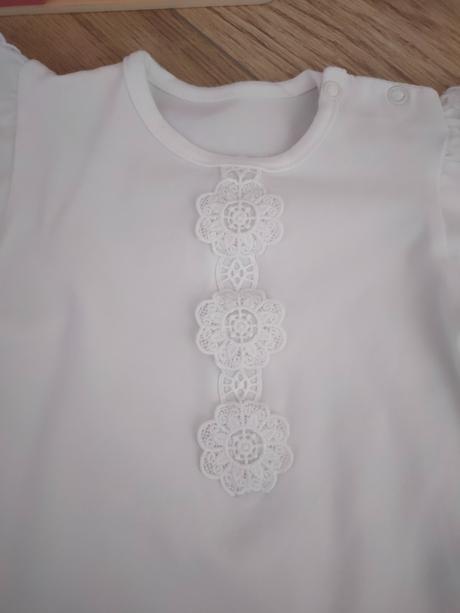 Slávnostne biele body s čipkou, vek. 86, 86