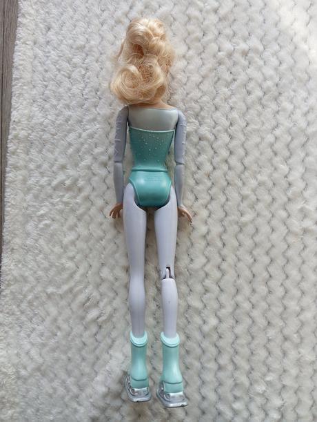 Barbie mattel elsa na korčuliach, 