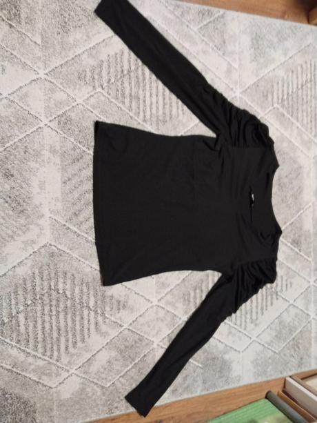 Čierne tričko z volánikmi, m