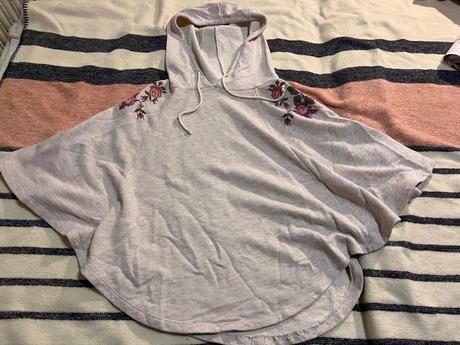 Pončo s vyšívankou, xs