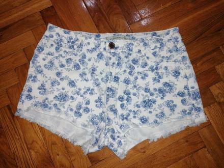 Kvetové kraťasy, 36