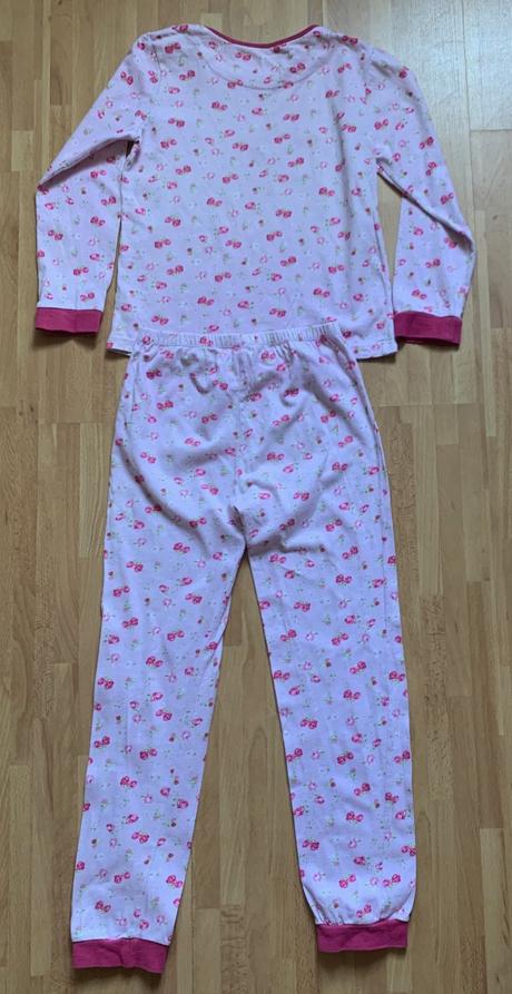 Tu ružové pyžamo s kvietkami, tu,134