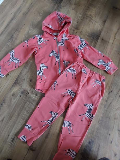 Teplákova súprava., 110