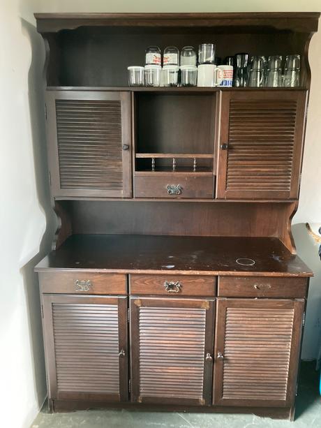 Starožitný pribornik/ kredenc, 