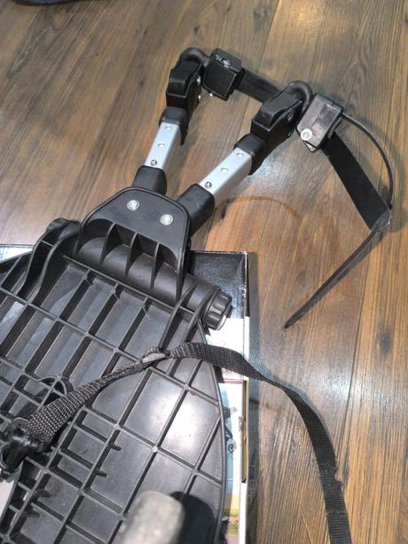 Bumprider skejtik ku kočiaru, bumprider