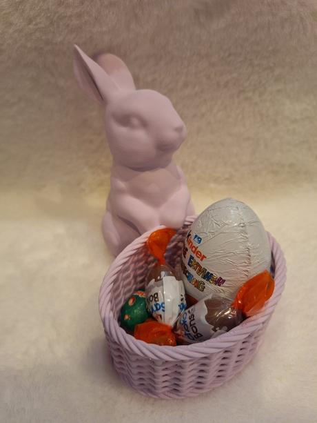 Zajko s košíkom na mlstnosti, 