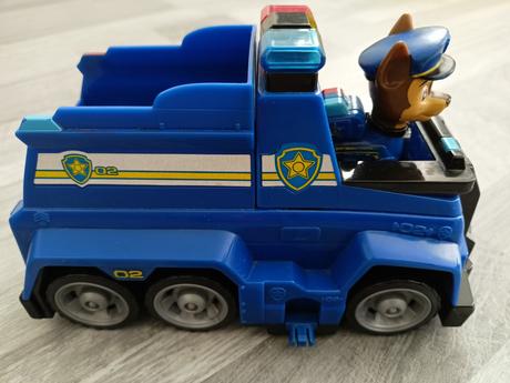 Autá tlapková patrola,