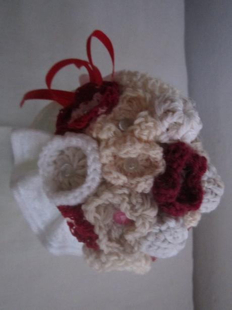 1661. kytice háčkované,