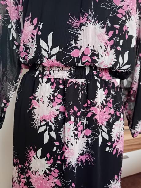 Šifónové šaty, 42