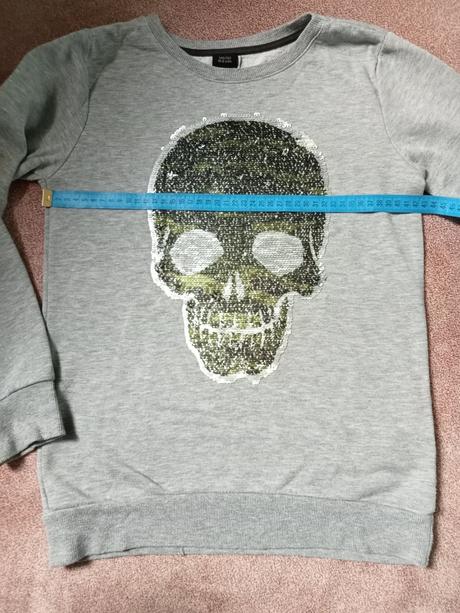 Mikina s meniacou sa lebkou, chapter young,152