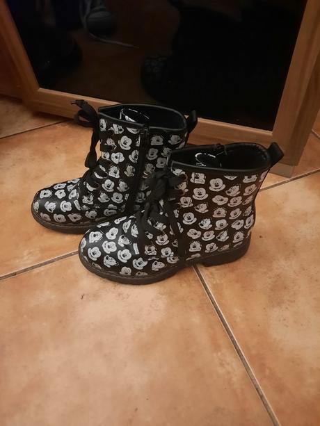 Kotnikove mickey topanky., 33