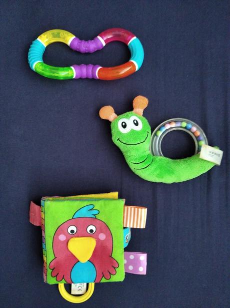 Hračky hmatové, hrkalky,,