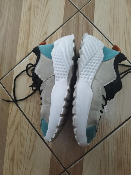 Moderné tenisky, 37