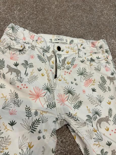 Biele nohavice s obrazkami, 146