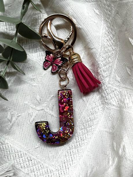 Ručne vyrobené živicové kľúčenky, 