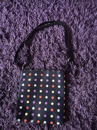 Bodkovaná kabelka cez plece, 