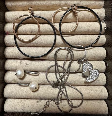 Set bižutérie náušnice 2x + náhrdelník so srdi, 