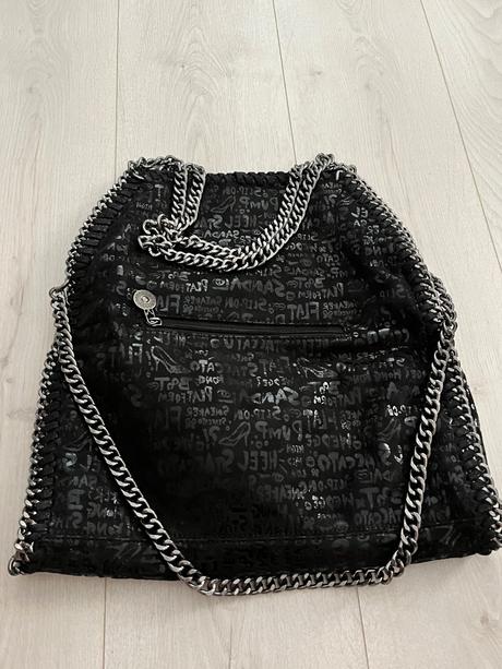 Zaujímavá kabelka,