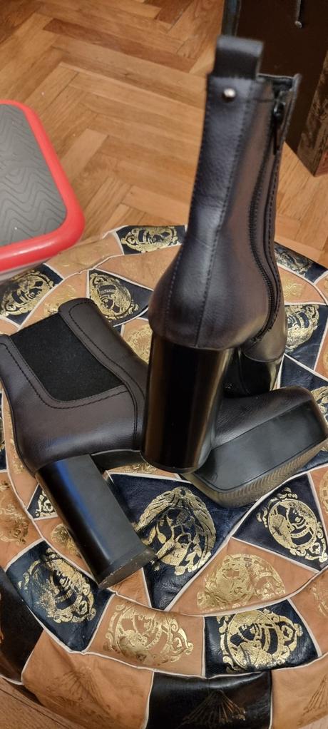 Kotníkové čierne topánky na platforme č.37, 37