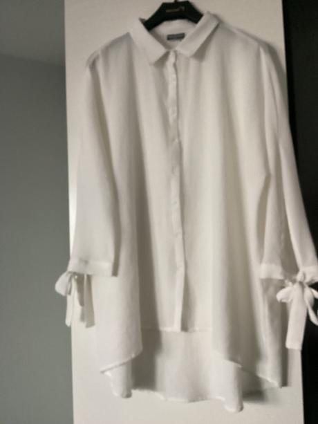 Zaujímavá blúzka, vzadu dlhšia, m