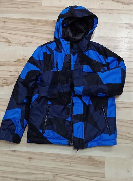 4f lyžiarska súprava bunda + oteplovaky, 146