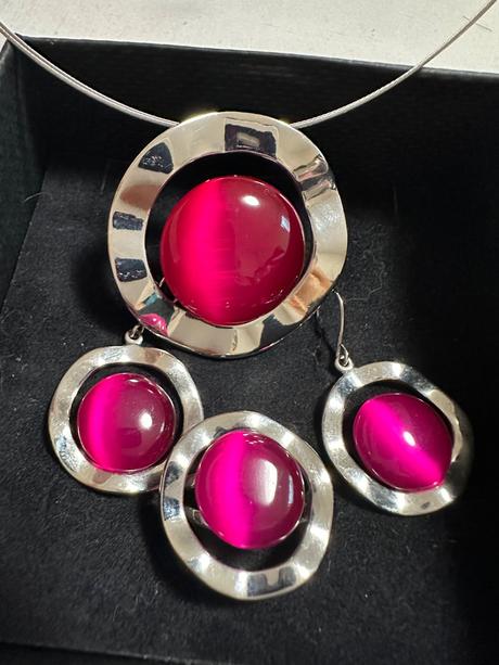 Súprava s cyklámenovým kamienkom,